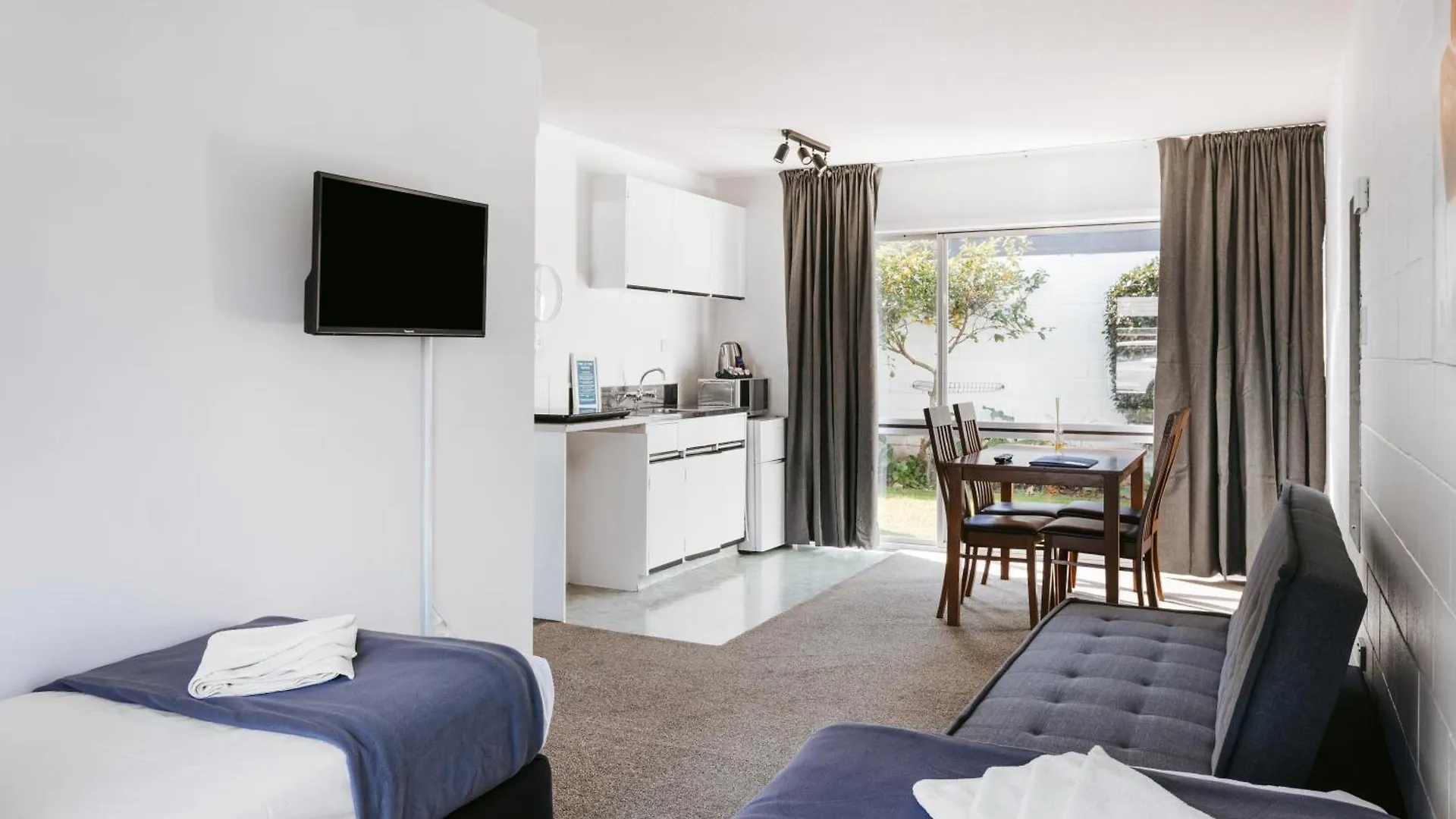 Roselands Motel Tauranga